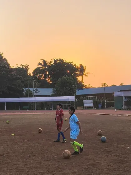 Training against the backdrop of a beautiful sunset at PDP. We offer a unique environment where kids can develop their football skills while connecting with nature.