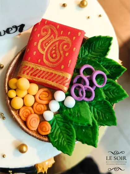 It was an honor to create this special Seemantham (baby shower) cake. This 2kg Vanilla Caramel cake features a hand-crafted figurine of the mom-to-be, a traditional lamp, and a platter with tiny, intricate fondant offerings for the ceremony.