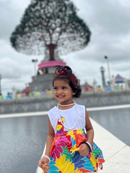 A young traveler at the Mandaragiri temple.