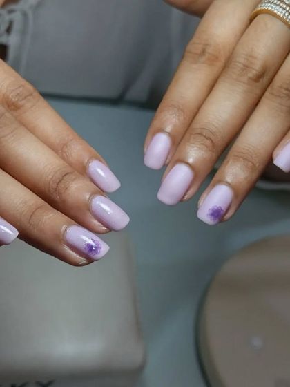 Loving these lilac nails with a subtle floral detail. This is a great way to add a little art to a minimal look.