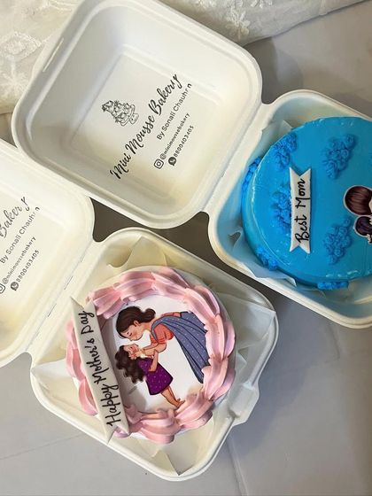 Custom bento cakes for Mother's Day. I used edible prints to create these personalized cakes with messages like "Best Mom" and "Happy Mother's Day".