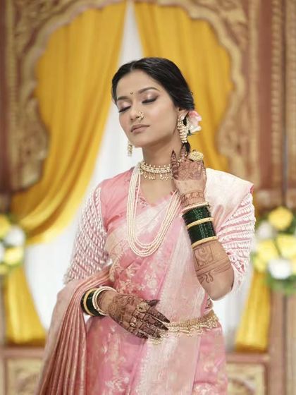 A graceful pose by the Maharashtrian bride, her mehandi-adorned hands adding to her charm.