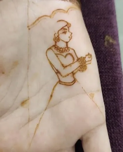 The very first step of a bridal portrait. This image shows the initial outline of the bride figure on the palm.