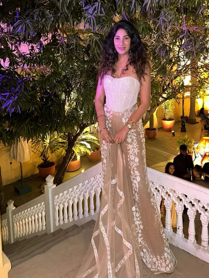 Shadi Szn doesn't always have to mean lehengas. For this look, we went with elegant separates, proving that modern silhouettes can be just as festive and impactful.
