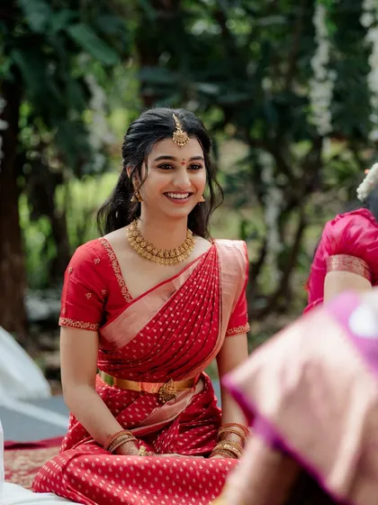 An engagement is such a happy occasion, and I love creating looks that reflect that joy. Here, I went for a fresh and radiant makeup style with a simple, elegant hairstyle that was perfect for the daytime ceremony.