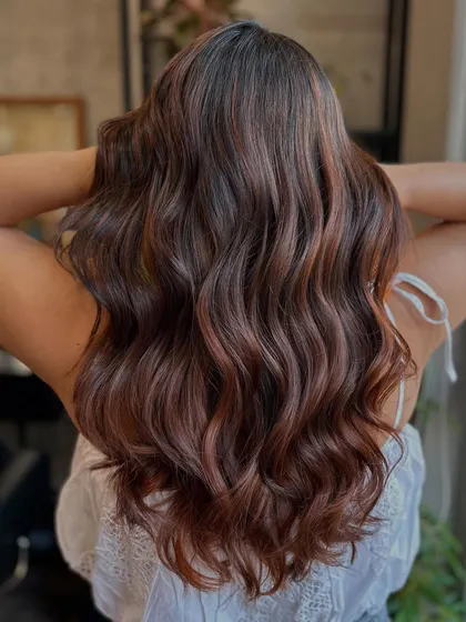 This Cinnamon Sugar color is a beautiful blend of warm brown and copper tones, creating a look that's both sweet and spicy.