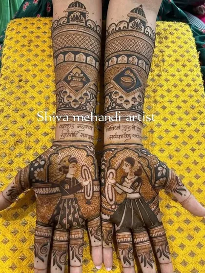 A beautiful depiction of the varmala ceremony on the palms, with the bride and groom exchanging garlands. The forearms feature jharokha windows and auspicious symbols.