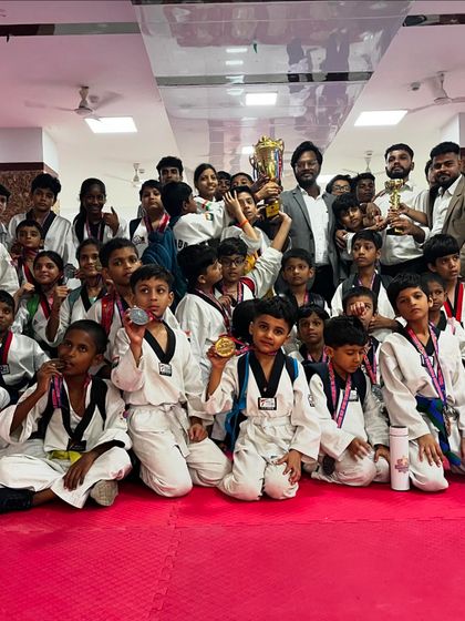 Another shot of our victorious team. Holding up their medals and trophies, they are the pride of Aarav Taekwondo Academy.