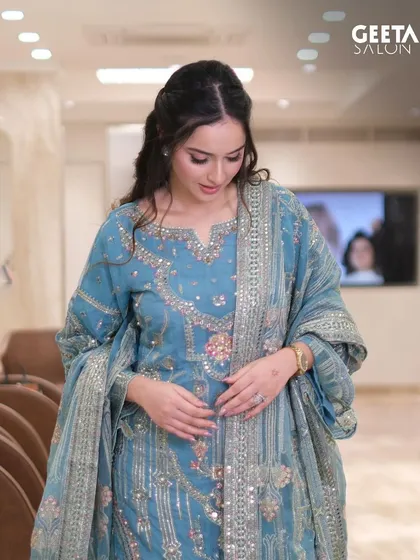 A candid moment with Sadia Khateeb. Her soft waves and glowing makeup look stunning from every angle, proving that our looks are made for movement and real life.