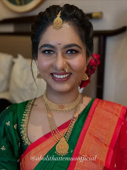 A close-up of this bride's wedding day look. I focus on creating a smooth, natural base with my certified airbrush techniques, highlighting the eyes and achieving a perfect lip color.