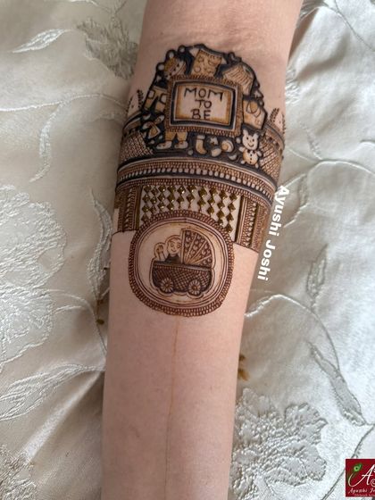 A clear shot of the "Mom to be" and baby pram motifs before the lower arm details were added.