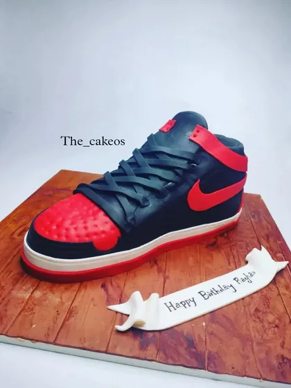This is not a shoe, it's a fully edible, hyper-realistic Nike Air Jordan cake. I sculpted this sneaker cake entirely from fondant, paying close attention to every detail from the laces to the texture, making it the ultimate surprise for a sneakerhead.