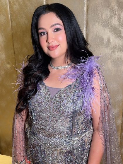 The final look, a perfect example of cocktail glam. The soft lavender on the eyes and the radiant skin glow create a look that is both trendy and timelessly beautiful.