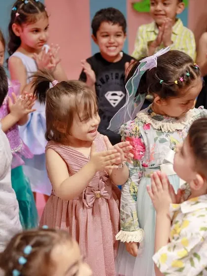 A round of applause for a fun game. I love seeing children encourage each other and celebrate together during playtime.