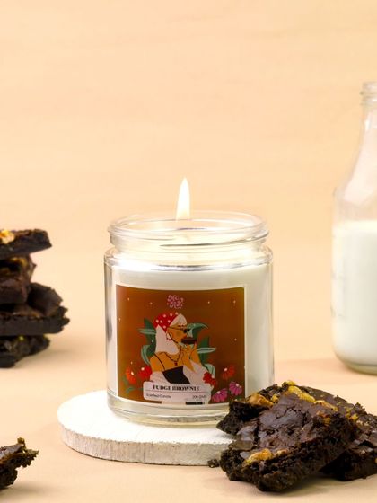 A classic pairing of brownies and milk sets the scene for this fudge brownie candle. The simple, clean styling creates a comforting and nostalgic image that is both sweet and inviting.