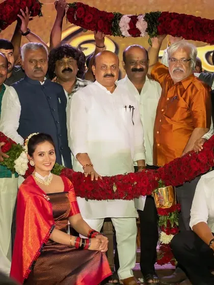 A large group photo on stage with dignitaries and event organizers. We are experienced in directing and composing large group portraits efficiently during live events.