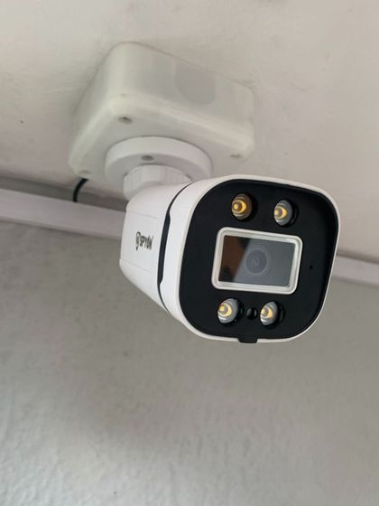 This camera features four LEDs, providing excellent full-color video even in low light conditions.