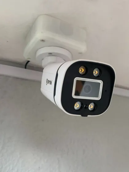 This camera features four LEDs, providing excellent full-color video even in low light conditions.