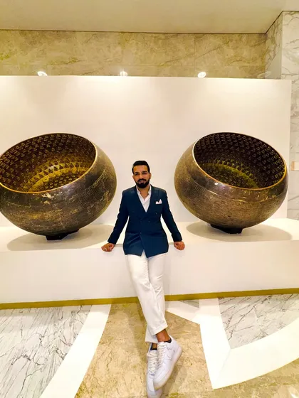 Getting into the weekend mood with a dapper look. A well-fitted suit always matches a high-energy set.