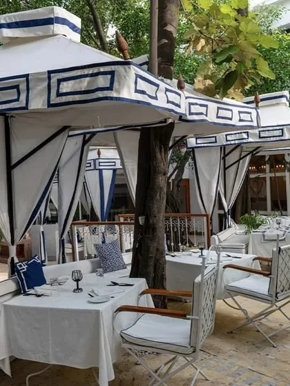 Our outdoor tables are perfect for enjoying a sunny afternoon with friends. The setting is relaxed yet sophisticated, ideal for a leisurely Spanish lunch.