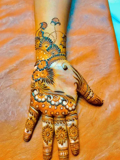 We also experiment with color. This unique design incorporates hints of blue, adding a modern and playful twist to the traditional henna art.