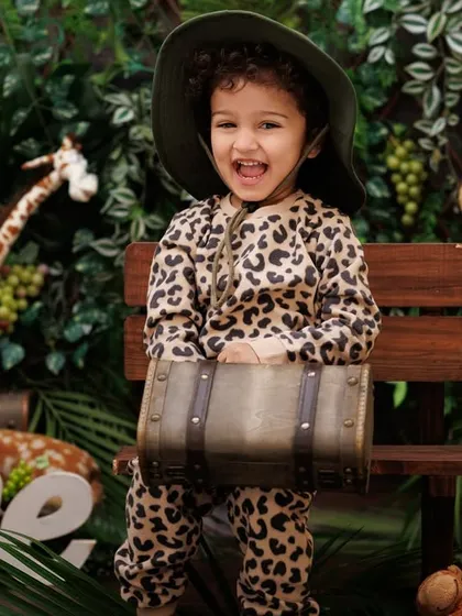 Roar! This little explorer had the best time on his jungle-themed first birthday adventure. His infectious laugh is what my sessions are all about.