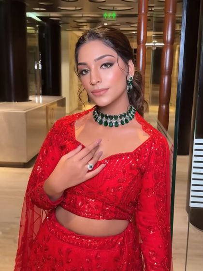 A confident pose from the model, her hand resting on her arm, drawing attention to the stunning ring that matches her necklace.