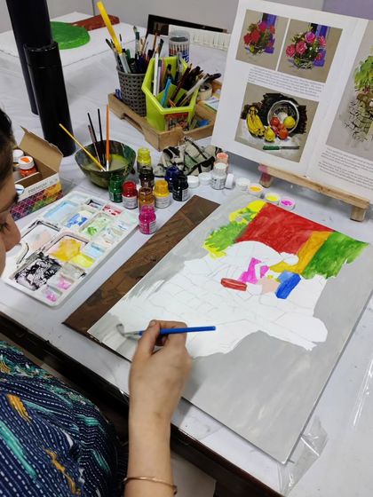 Follow a student as she creates a figurative painting using poster colors, capturing a scene from daily life with a unique style.