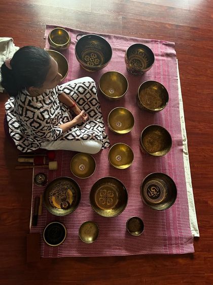 Another perspective of my sound healing setup. Each bowl is carefully chosen and placed to create a symphony of healing vibrations. This is where art meets devotion and science meets spirit.
