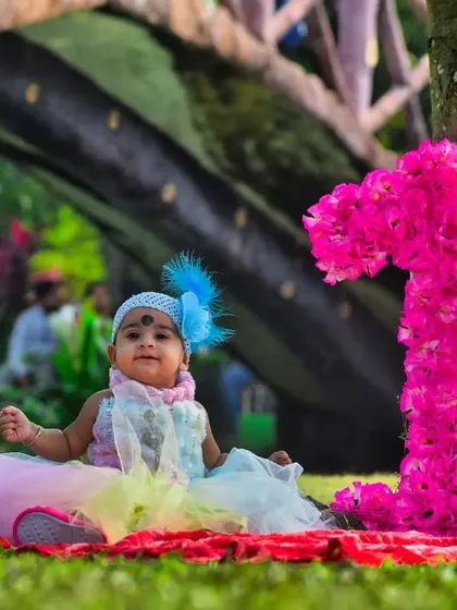 Marking the big "ONE" with a fun outdoor setup. Using props like this floral number adds a celebratory and personalized touch to first birthday photoshoots.