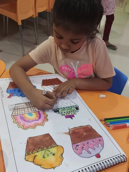This little artist is decorating her cupcake collage with various materials. This mixed-media project is great for teaching about textures, patterns, and colors in a fun, sweet theme.