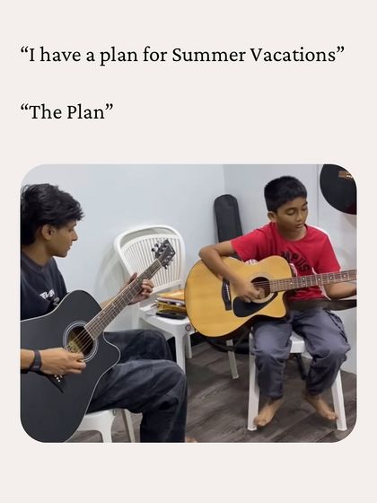 What's the plan for summer vacation? Learning guitar, of course. A snapshot of a one-on-one guitar lesson in our studio.