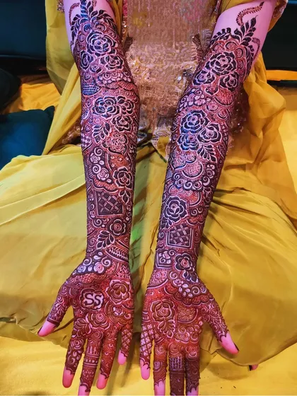 The final, rich stain of a bridal design. This is the result of my 100% organic henna and proper aftercare.