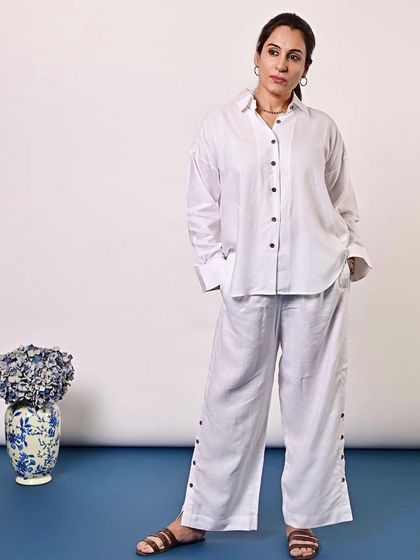 Another look from the Hempzero campaign, demonstrating a clean and professional appearance. The makeup is minimal, focusing on healthy-looking skin, which is perfect for brands that want to convey authenticity.