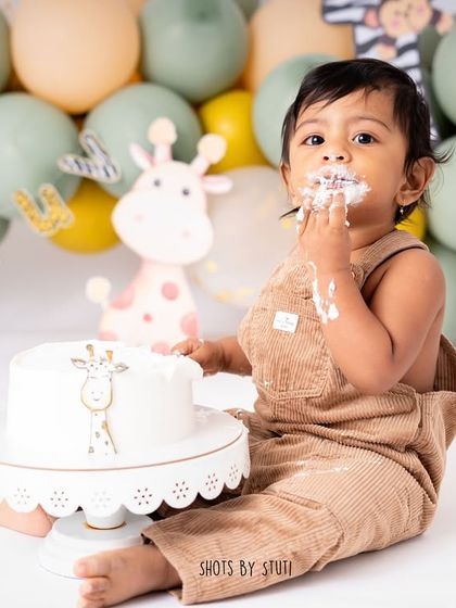 Enjoying every last bite. These photos are not just about the smash, but also about the pure sensory experience for the baby.