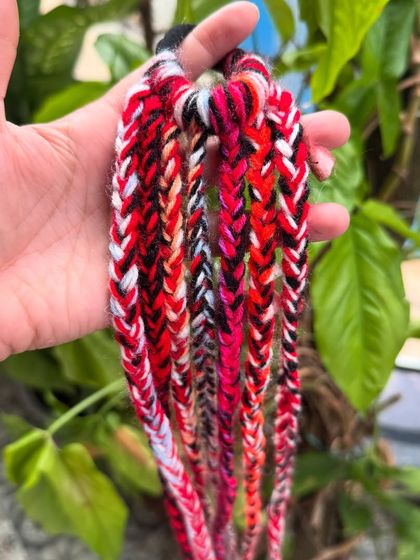 This multi-color braid features a beautiful mix of warm tones.