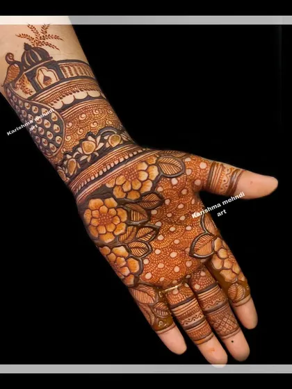This design combines floral and traditional elements on the back of the hand. It features a peacock and palace motif on the wrist, with the palm filled with a dense floral pattern.