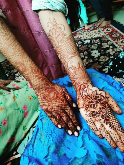 Part of my Eid collection, this design features delicate floral patterns that are perfect for a festive, elegant look.