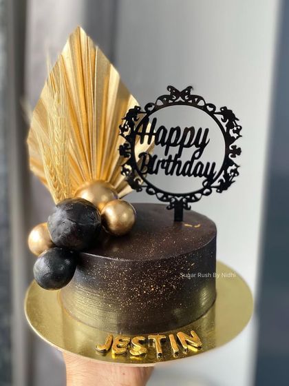 Elegant Floral & Minimalist Cakes photo 20