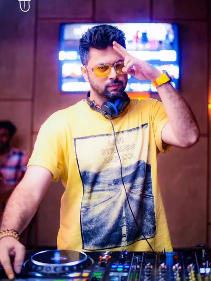 Another look from a great Thursday night at The Fixx. The focus is on the music, ready to deliver a mix of Bollywood, Punjabi, and Commercial hits.