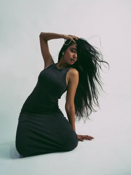 A duplicate of 162, this graceful pose is a great addition to any model's book.