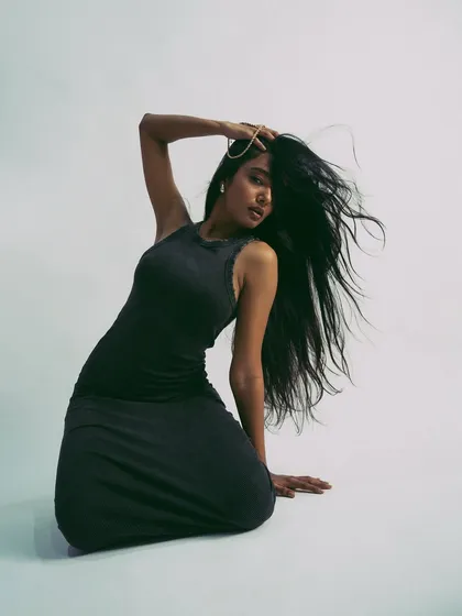A duplicate of 162, this graceful pose is a great addition to any model's book.