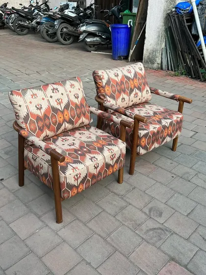 Another view of the patterned lounge chairs.
