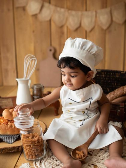 Investigating the pasta! Themed sessions are all about letting kids play and explore while I capture their natural reactions.