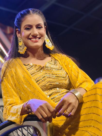 A bright and sunny look for an episode of 'Jodi No. 1'. As a judge, my appearance is part of the show's overall aesthetic, and I love to experiment with different styles.