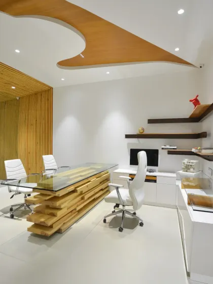 The main cabin in the AMG office embraces an open-plan layout with a light color palette to enhance the feeling of spaciousness. The sculptural desk, made of stacked maple wood blocks, serves as the centerpiece of this contemporary workspace.