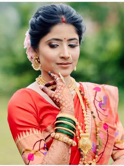Sanyukta was the epitome of minimal and neutral makeup for her wedding ceremony. The look was all about enhancing her naturally beautiful skin.