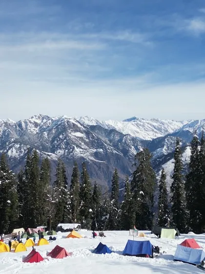 The view from the Juda ka Talab campsite on the Kedarkantha trek, with a panoramic view of the Himalayan range.