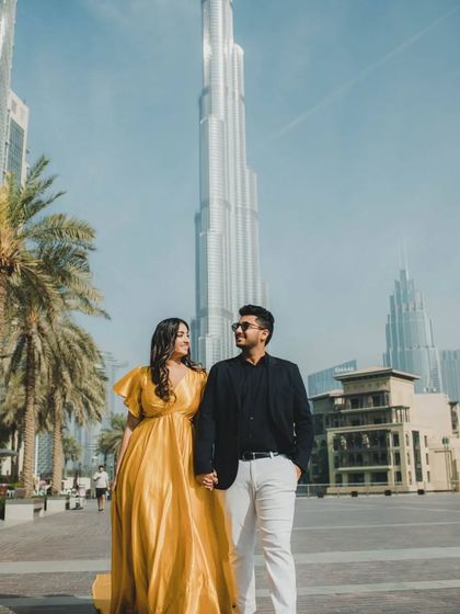 Our mustard yellow trail gown is perfect for a stylish city pre-wedding shoot. The flowing fabric and rich color create a high-fashion look against the urban backdrop.