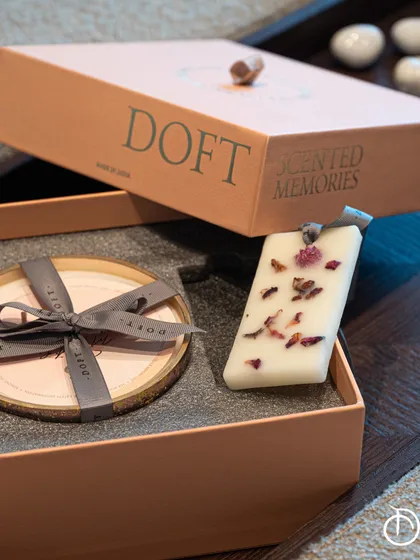 Breathe new life into closed spaces. My organic beeswax tablets, infused with pure essential oils and decorated with dried rose petals, can transform your drawers and wardrobes into a slice of paradise.